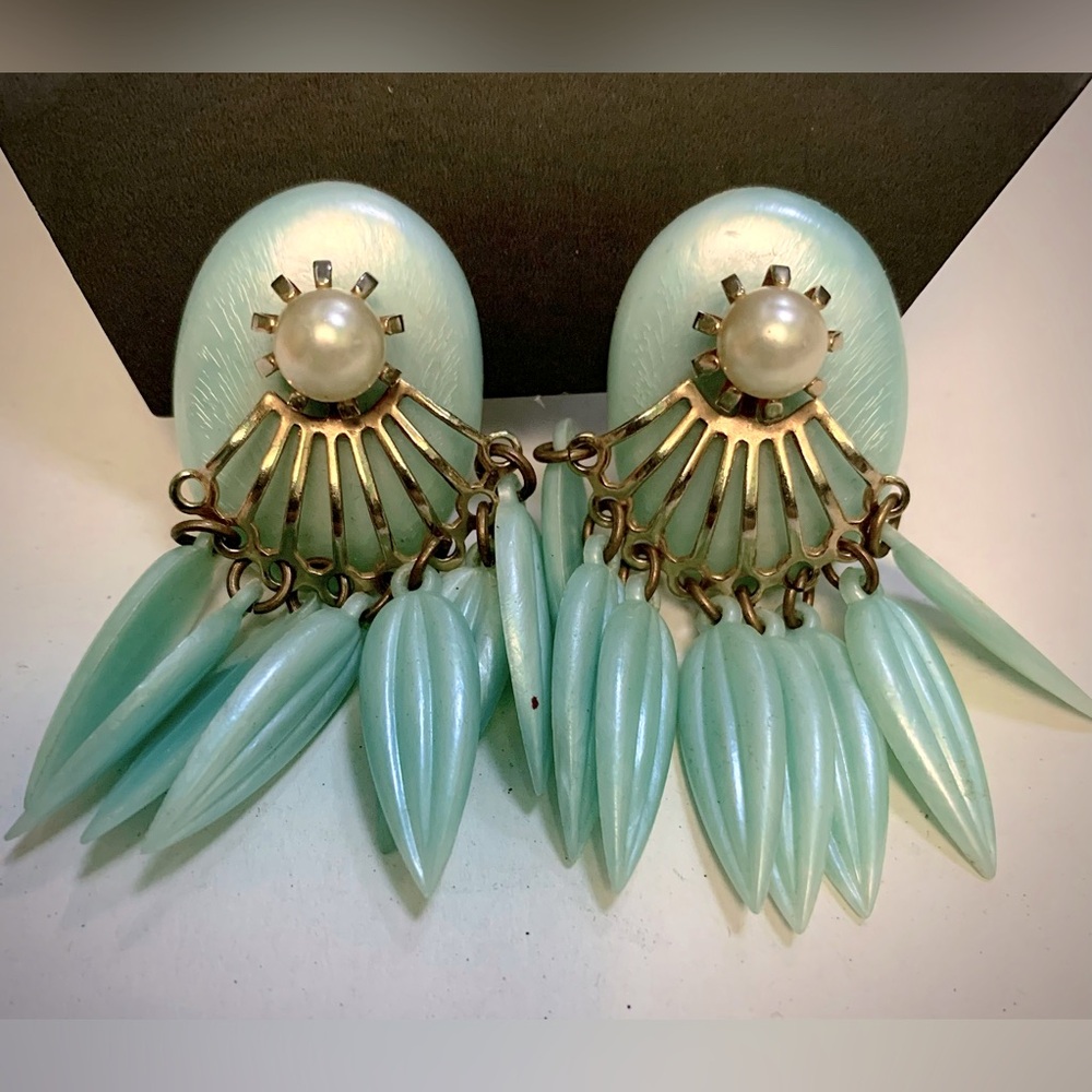 Vintage Clip-on Earrings.